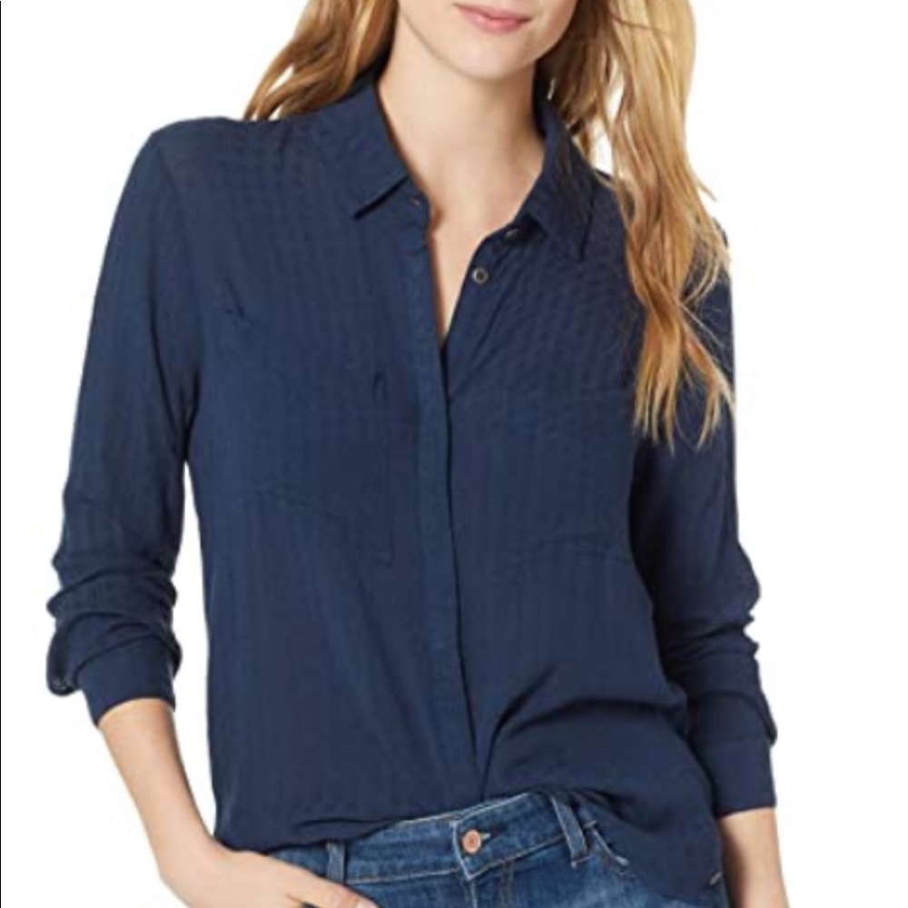 Size small navy womens nwt button top